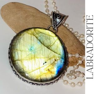 FANTASTIC! Flashy Labradorite Gemstone Handmade Pendant